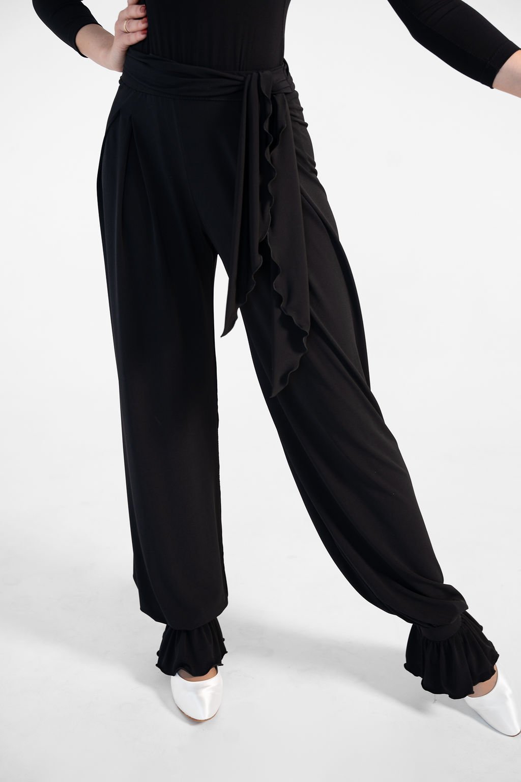 EVE IN DANCE - Image 2